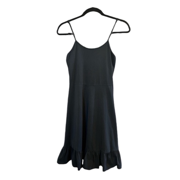 Dresses & Skirts - LITTLE Black women’s dress.
